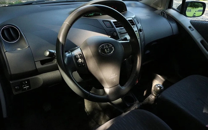 Toyota Yaris cena 18900 przebieg: 205000, rok produkcji 2009 z Siemianowice Śląskie małe 254